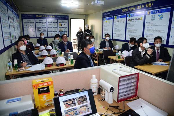 김해시의회 도시건설위원회, 장유여객터미널 현장방문0