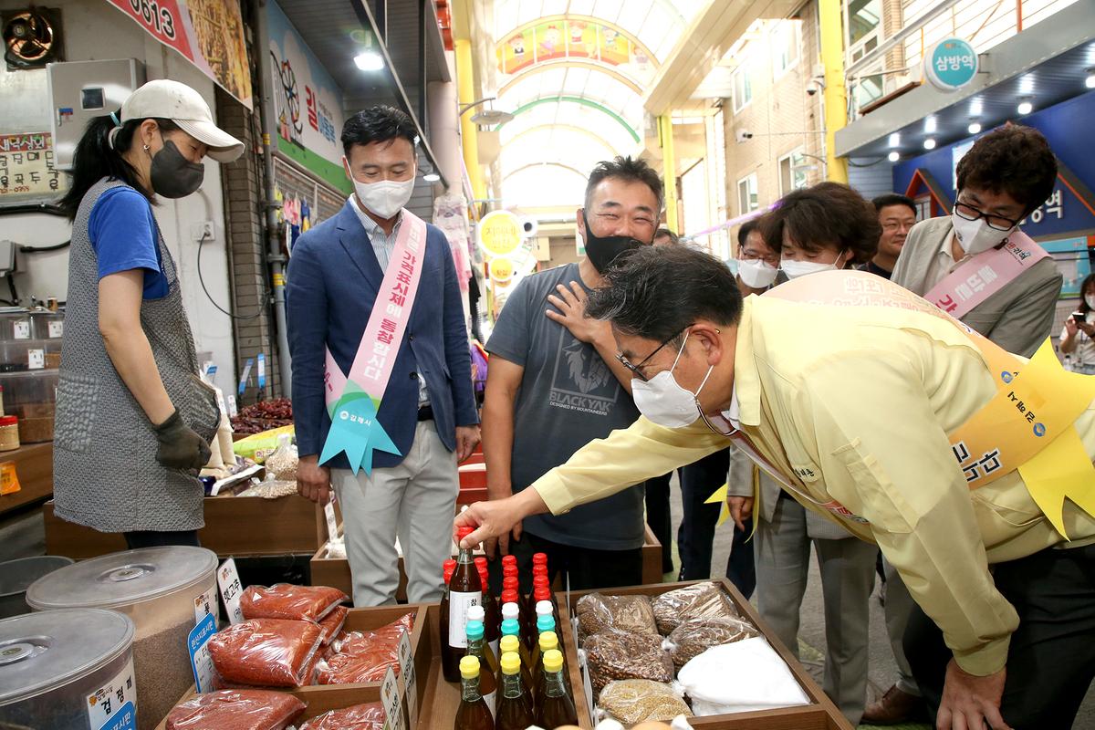 고물가 대응 민생경제현장, 전통시장 방문6