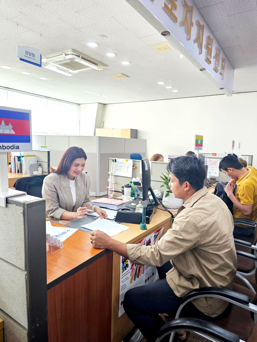 김해외국인근로자지원센터 상담원 니오 파야르 빈