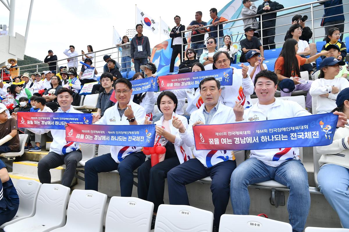 김해시의회, 전국체전 종목별 경기장 방문해 선수단 격려(2)