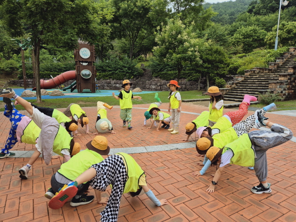 장구벌레 흉내내기 