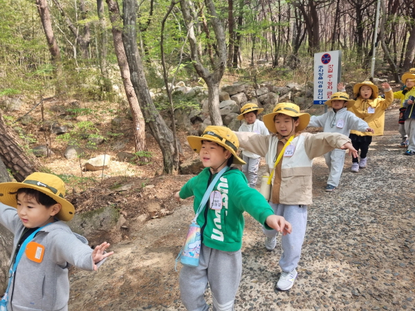 숲길산책 날개를 펴라