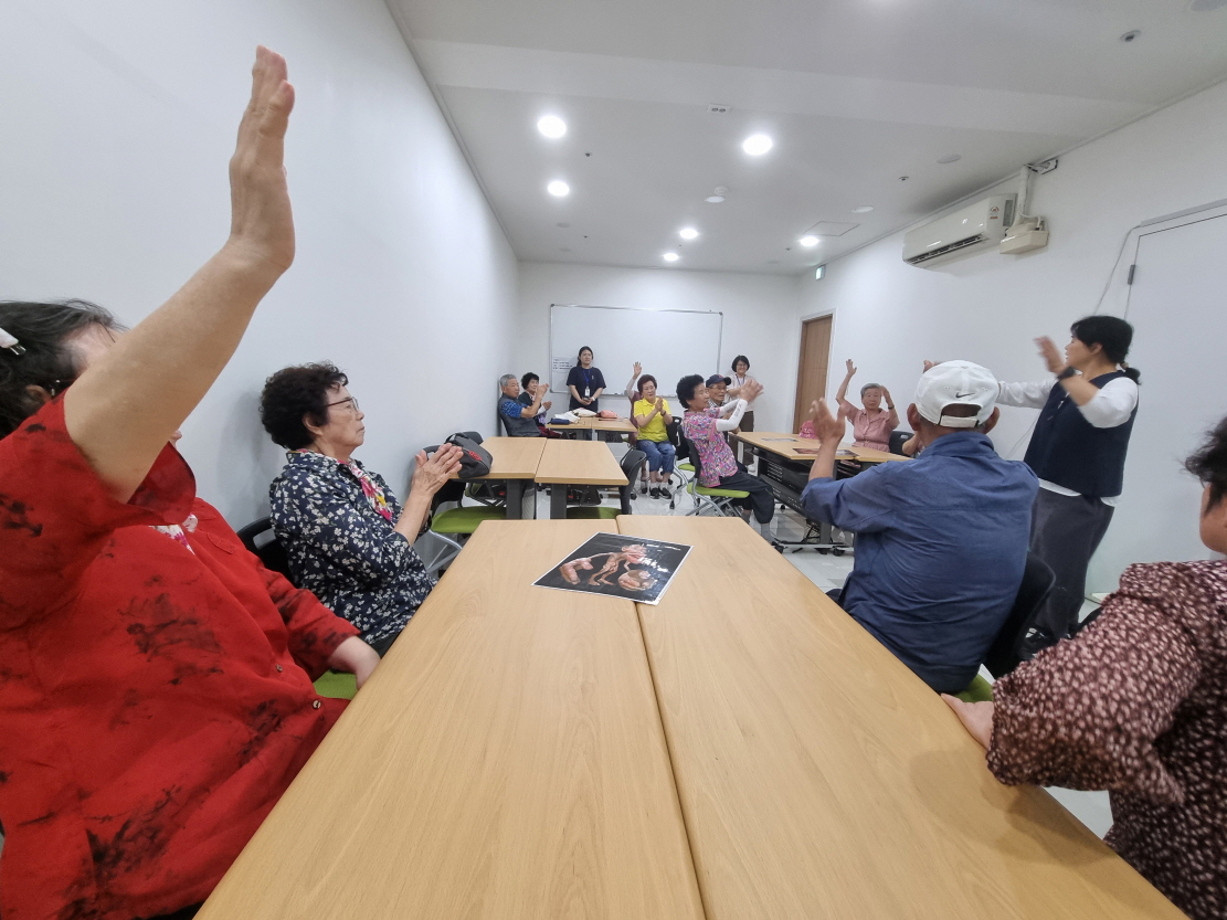 옴몸체조로 몸을 풀어보아요