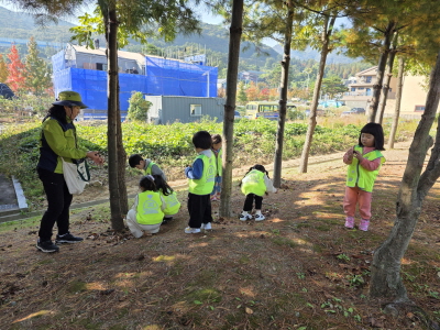 나뭇잎을  모아서 무엇을 만들까?