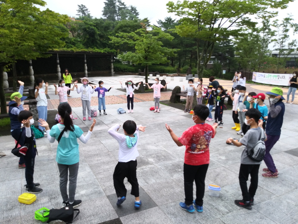 인사 나누고 준비운동~