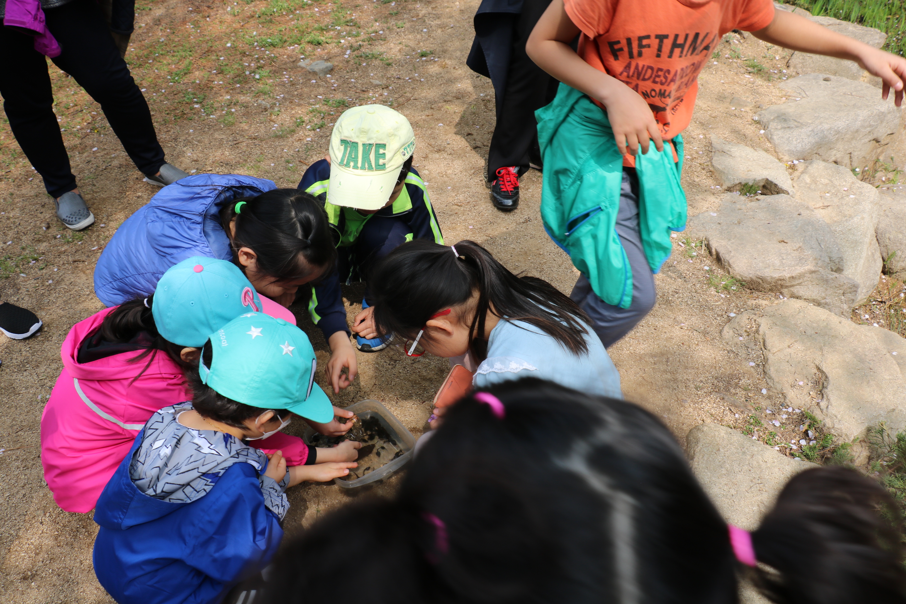 생태연못가에서