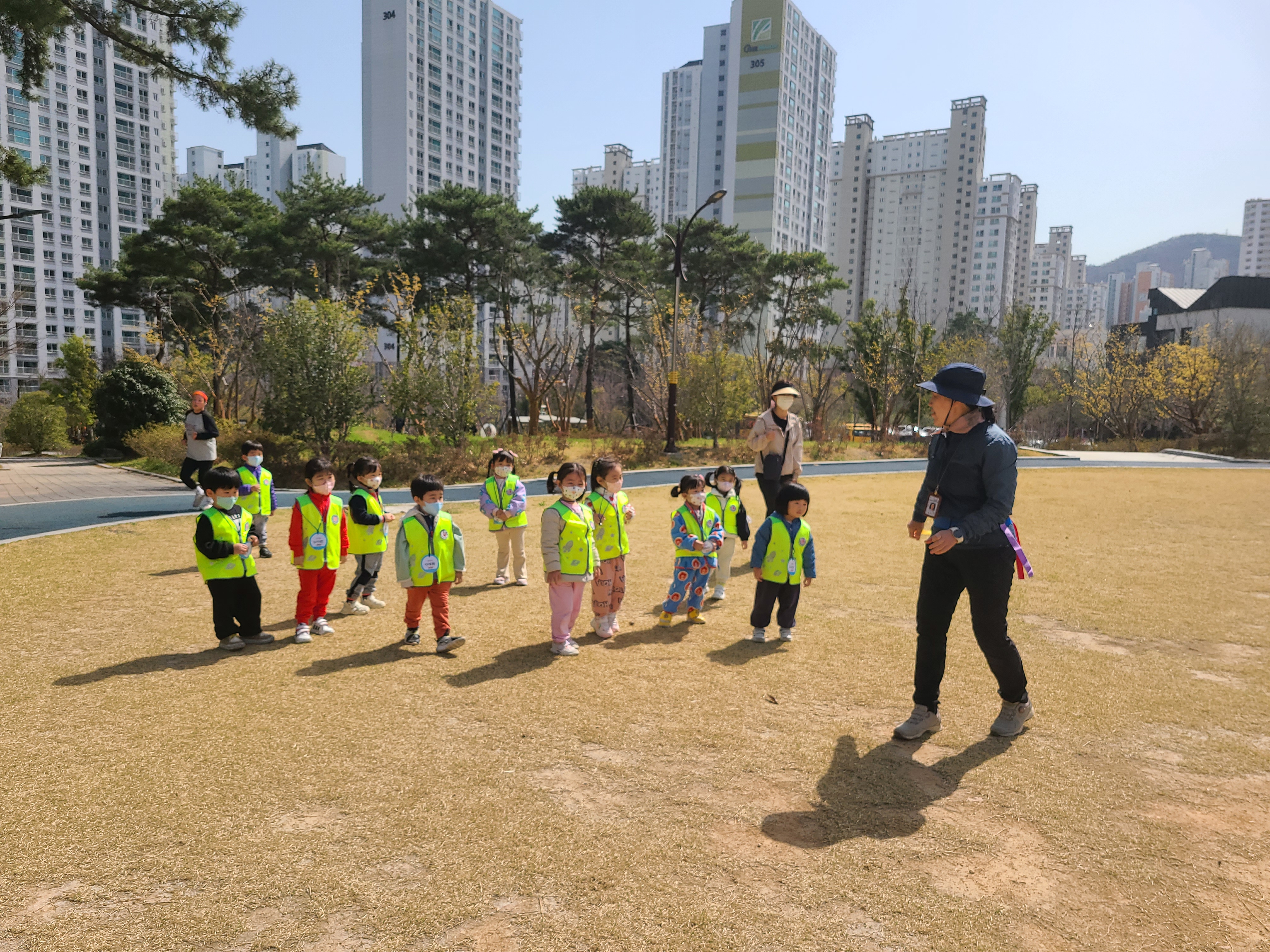 연못에 꾸미기.