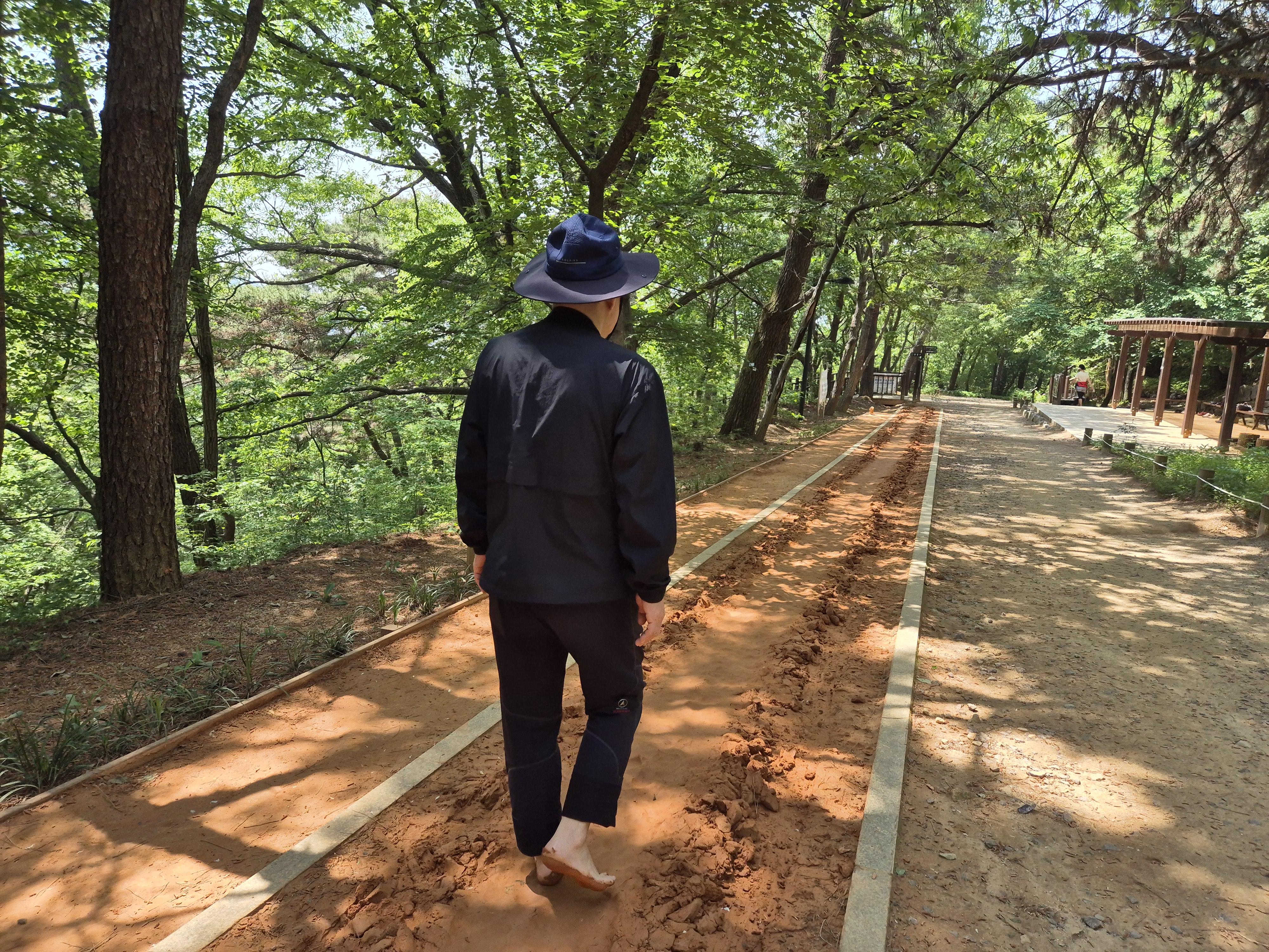 황토길을 걸으며 스트레스를 해소해요