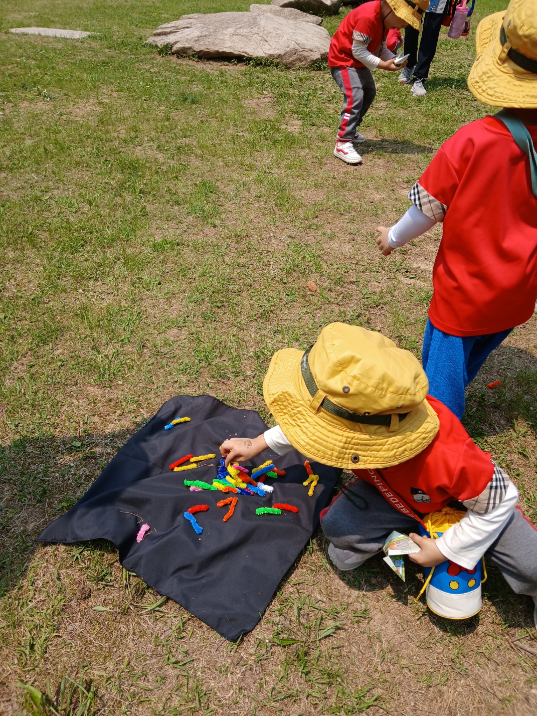 새의 부리로 애벌레를 잡아보자