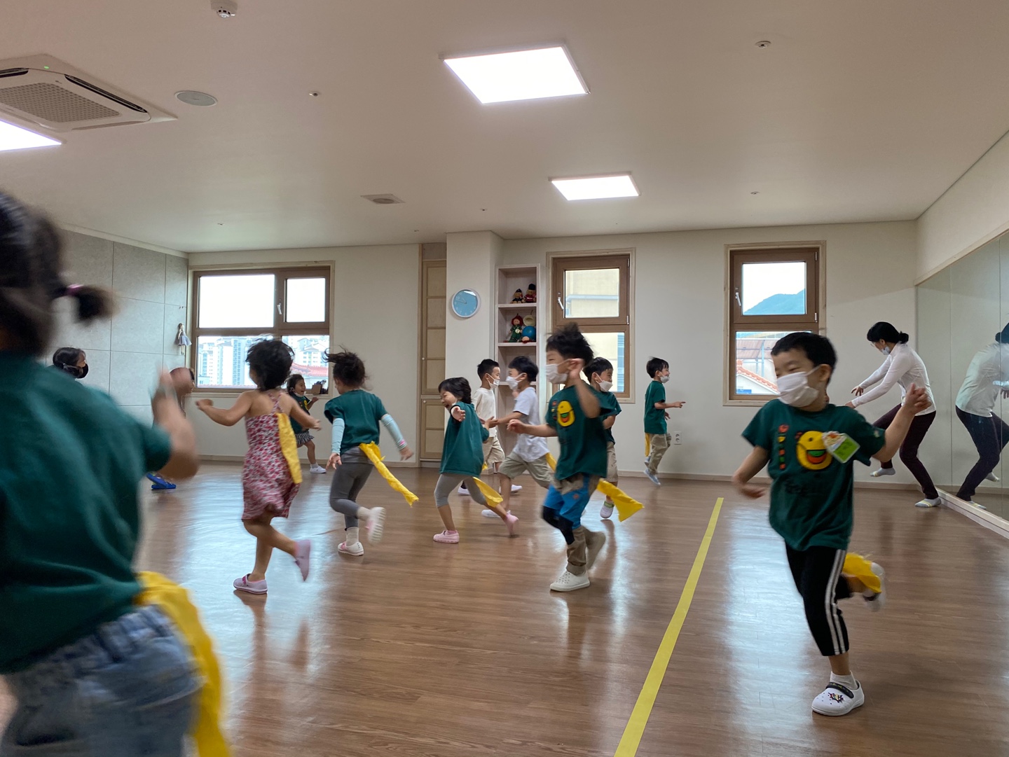 지렁이들아  참새를 피해 도망가라~~(비오는날 실내수업)