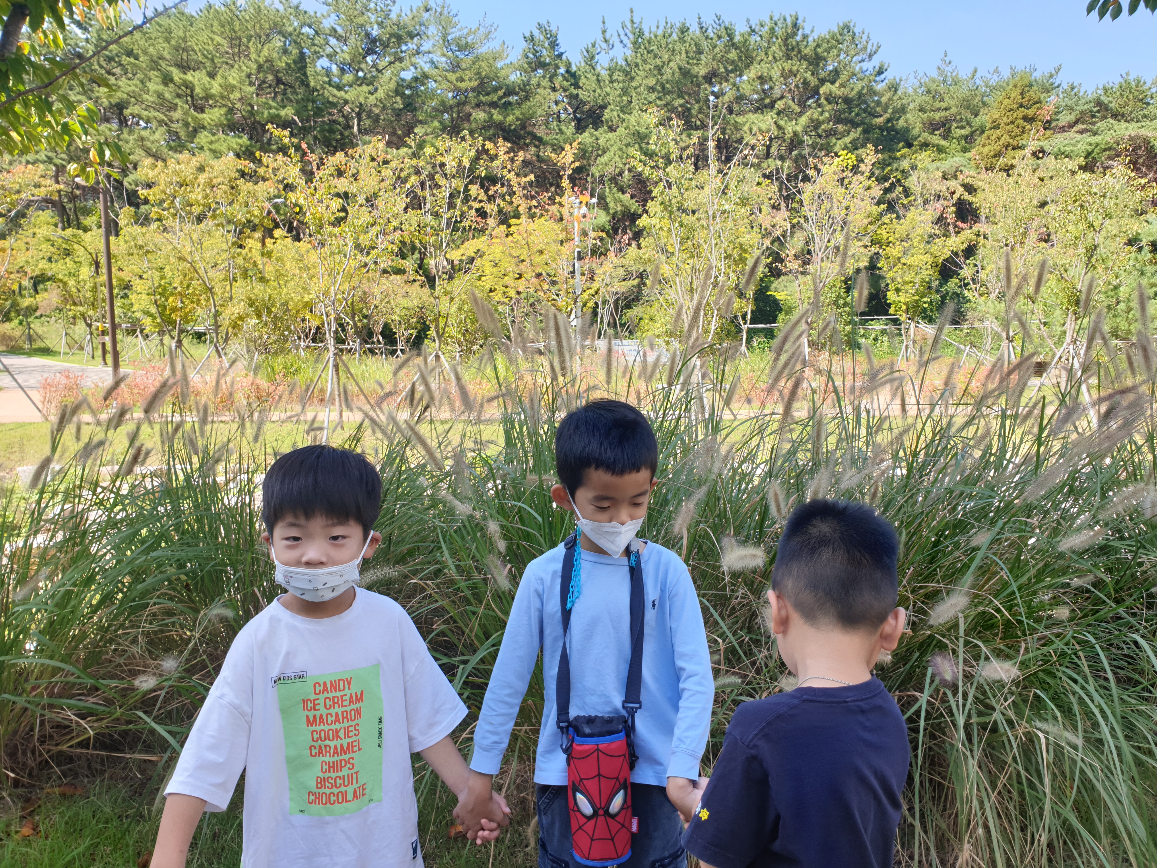 눈 맞추기 어려운 가을 남자들 ㅎ