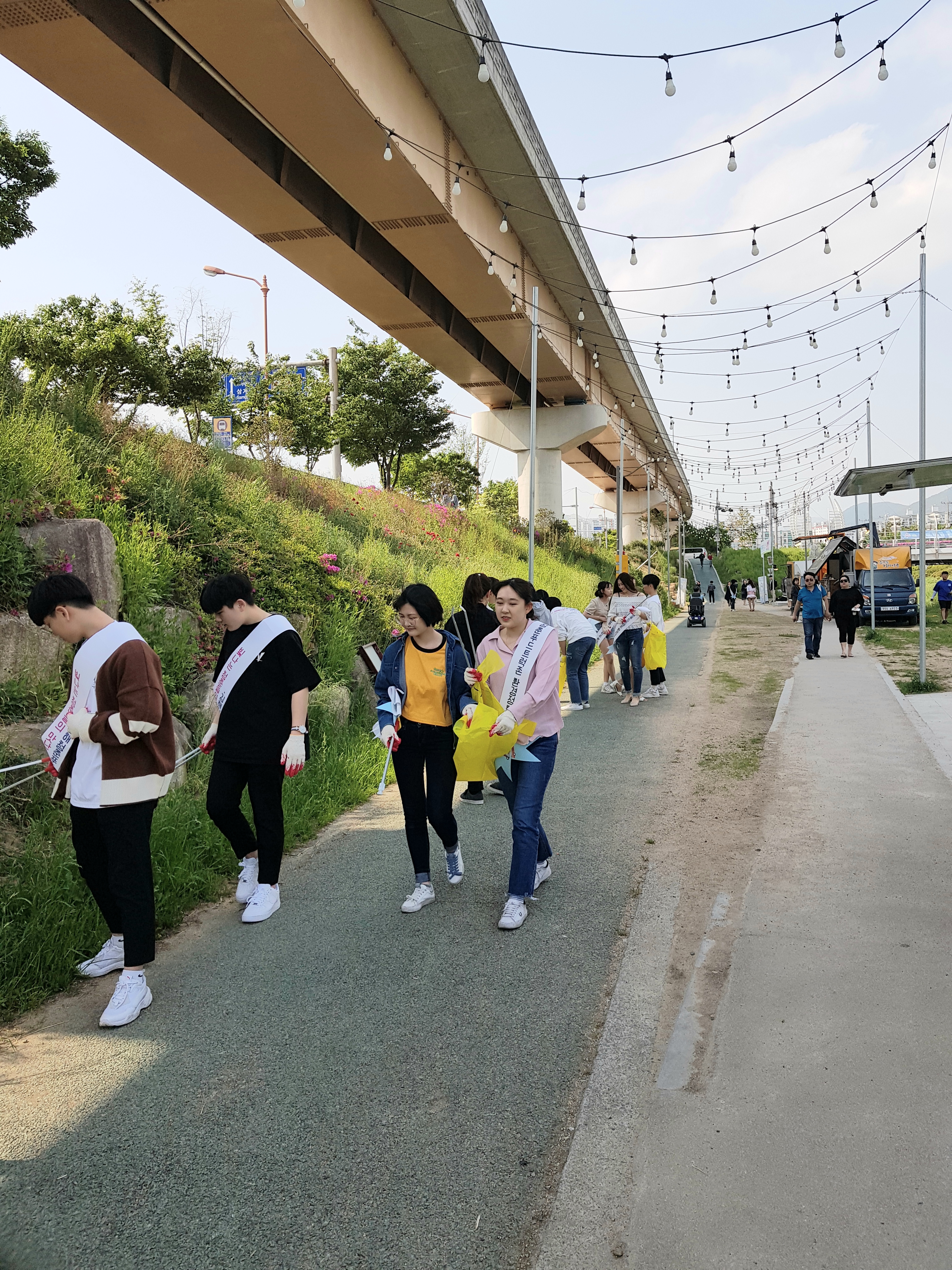 청춘푸드트럭존 환경정화 캠페인1